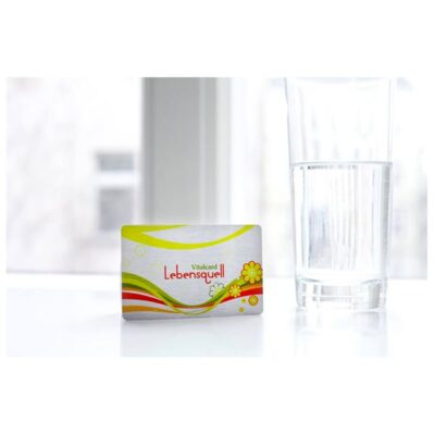 A glass of water energised by the Raumvital "Lebensquell" Vitalcard, appearing pure and vibrant.